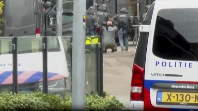 This framegrab from video shows a suspected hostage-taker surrendering to police after a tense hours-long standoff in the central Dutch town of Ede, Netherlands, Saturday, March 30, 2024. Dutch police have detained a man who walked out of a nightclub where hostages were being held after a tense hours-long standoff. They said on X that the last hostage has been released and one person was arrested. The man walked out of the club before being ordered by armed police to kneel with his hands on his head. (AP Photo) This framegrab from video shows a suspected hostage-taker surrendering to police after a tense hours-long standoff in the central Dutch town of Ede, Netherlands, Saturday, March 30, 2024. Dutch police have detained a man who walked out of a nightclub where hostages were being held after a tense hours-long standoff. They said on X that the last hostage has been released and one person was arrested. The man walked out of the club before being ordered by armed police to kneel with his hands on his head. (AP Photo)