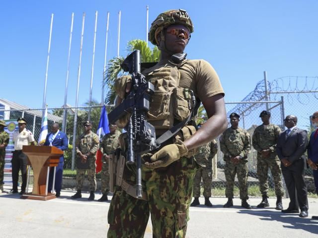 海地人在几个社区逃离家园，以逃避首都更多的帮派暴力