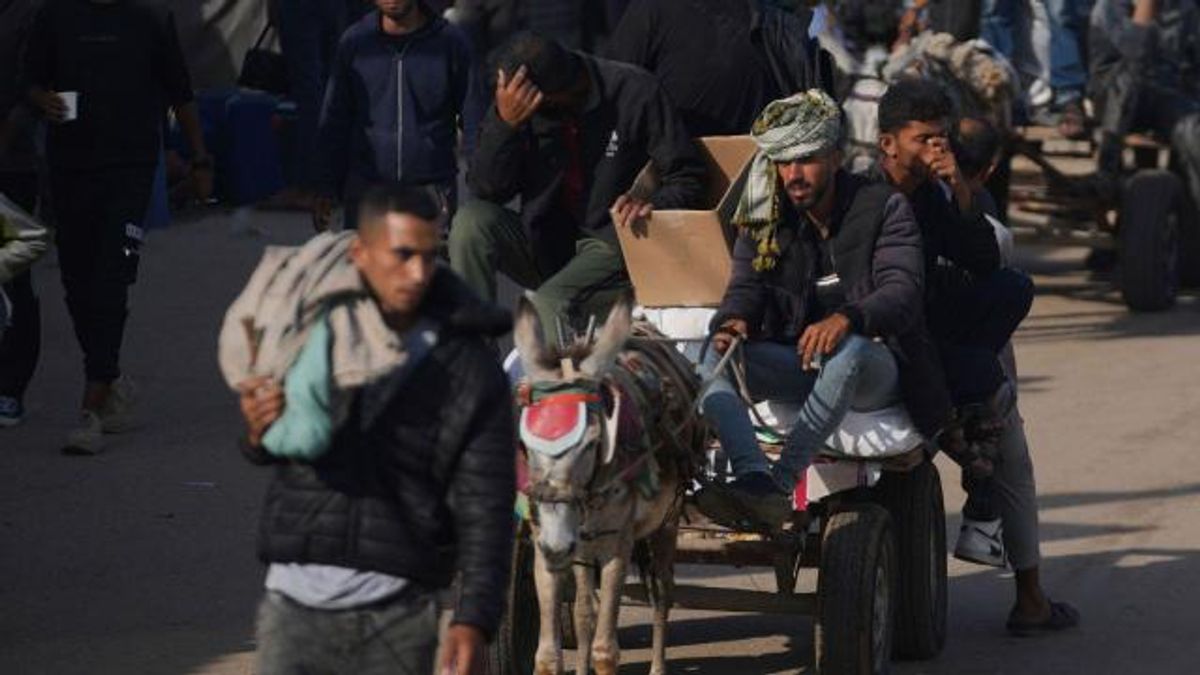 Dozens shot dead and injured near Gaza aid hub, health ministry and ...