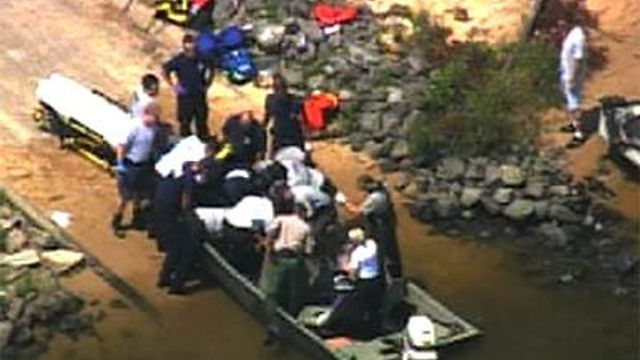 Man found floating in Falls Lake dies