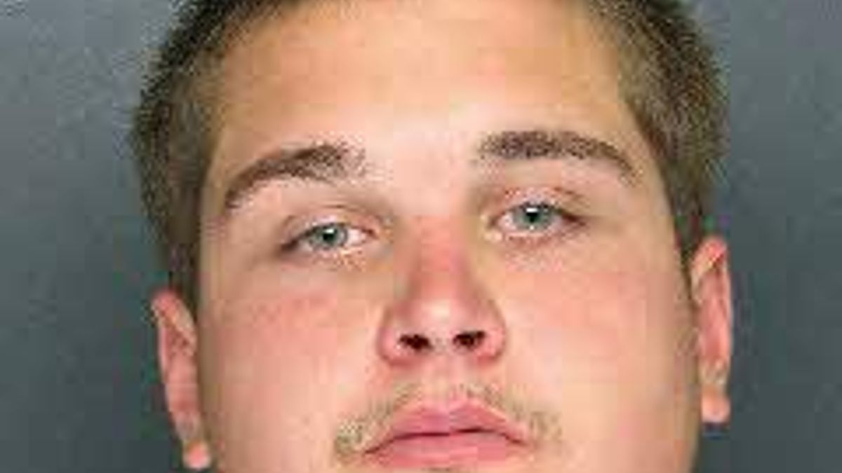 Tyler Joel Whitaker - mug shot 10/2/08 - Carthage, Moore County, statutory rape