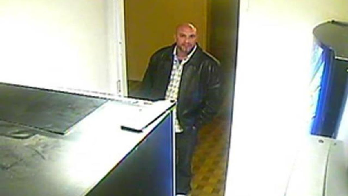 Vending machine thief-1