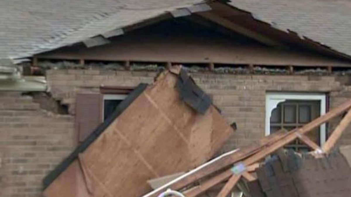 Car slams into house