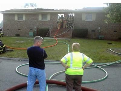 Spring Lake apartment fire displaces one