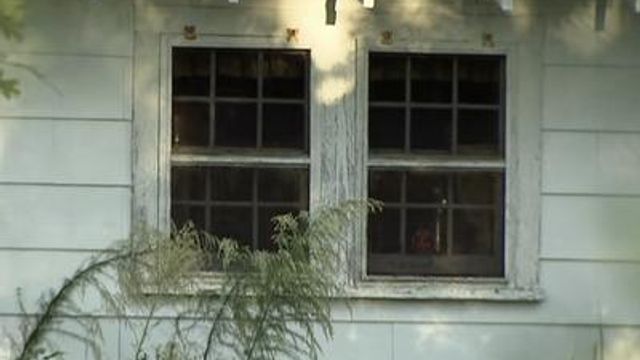 Break-in suspect dies after being cut by window glass