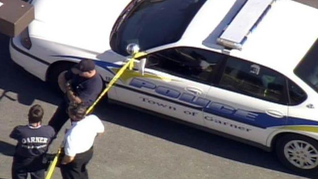 Gunman shoots driver at stoplight