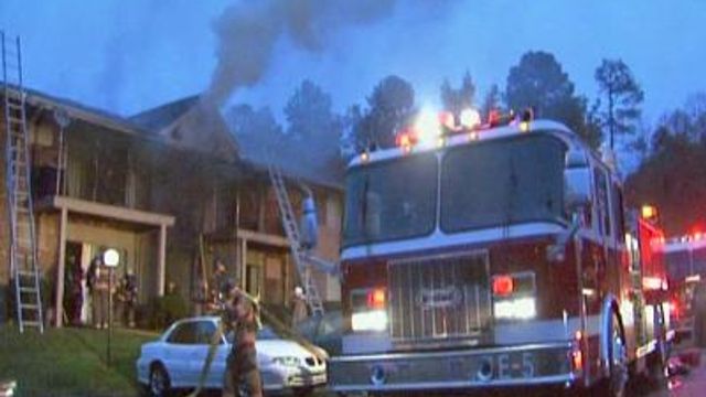 Firefighter injured in apartment fire