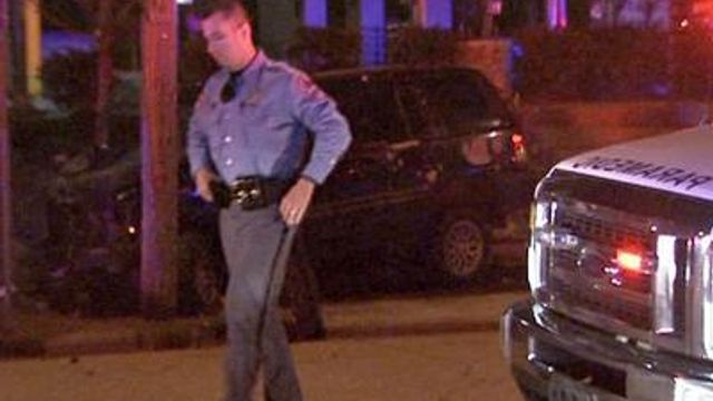 15-year-old flees police, wrecks in Raleigh