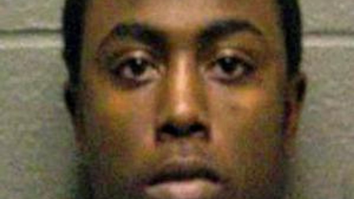 DeArngre Tryvon Kelley - wanted on robbery, kidnapping charges