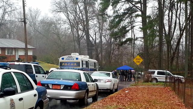 Raleigh police investigate dead body