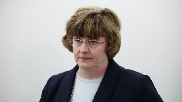FILE - Phoenix prosecutor Rachel Mitchell returns to a Senate Judiciary Committee hearing after a break on Capitol Hill in Washington, Sept. 27, 2018. Mitchell, the Republican prosecutor of Arizona's most populous county, Maricopa County, took a thinly veiled swipe at a Democratic counterpart in the East on Wednesday, Feb. 21, 2024, saying it would be more secure to hold a man accused of stabbing two women in Arizona than to extradite him to New York City, where he is wanted in connection with the fatal bludgeoning of a woman in a hotel room. (AP Photo/Carolyn Kaster, File) FILE - Phoenix prosecutor Rachel Mitchell returns to a Senate Judiciary Committee hearing after a break on Capitol Hill in Washington, Sept. 27, 2018. Mitchell, the Republican prosecutor of Arizona's most populous county, Maricopa County, took a thinly veiled swipe at a Democratic counterpart in the East on Wednesday, Feb. 21, 2024, saying it would be more secure to hold a man accused of stabbing two women in Arizona than to extradite him to New York City, where he is wanted in connection with the fatal bludgeoning of a woman in a hotel room. (AP Photo/Carolyn Kaster, File)