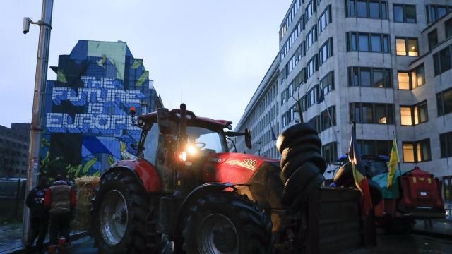 Tractors arrive in the European Quarter during a protest of farmers outside a meeting of EU agriculture ministers in Brussels, Monday, Feb. 26, 2024. European Union agriculture ministers meet in Brussels Monday to discuss rapid and structural responses to the crisis situation facing the agricultural sector. (AP Photo/Nicolas Landemard) Tractors arrive in the European Quarter during a protest of farmers outside a meeting of EU agriculture ministers in Brussels, Monday, Feb. 26, 2024. European Union agriculture ministers meet in Brussels Monday to discuss rapid and structural responses to the crisis situation facing the agricultural sector. (AP Photo/Nicolas Landemard)