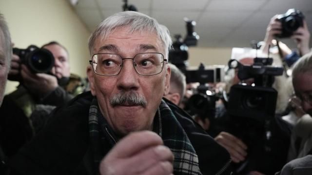 The co-chair of Nobel Peace Prize winning Memorial Human Rights Centre Oleg Orlov stands surrounded by journalists prior to a court session for a new trial on charges of repeated discrediting Russian military, in Moscow, Russia, on Tuesday, Feb. 27, 2024. (AP Photo/Alexander Zemlianichenko) The co-chair of Nobel Peace Prize winning Memorial Human Rights Centre Oleg Orlov stands surrounded by journalists prior to a court session for a new trial on charges of repeated discrediting Russian military, in Moscow, Russia, on Tuesday, Feb. 27, 2024. (AP Photo/Alexander Zemlianichenko)