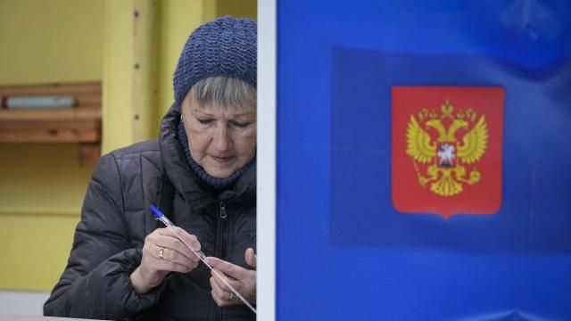 A woman checks a pen prior to fill her ballot at a pooling station during a presidential election in St. Petersburg, Russia, Friday, March 15, 2024. Voters in Russia are heading to the polls for a presidential election that is all but certain to extend President Vladimir Putin's rule after he clamped down on dissent. (AP Photo/Dmitri Lovetsky) A woman checks a pen prior to fill her ballot at a pooling station during a presidential election in St. Petersburg, Russia, Friday, March 15, 2024. Voters in Russia are heading to the polls for a presidential election that is all but certain to extend President Vladimir Putin's rule after he clamped down on dissent. (AP Photo/Dmitri Lovetsky)