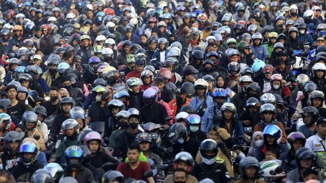 Motorists queue up to board a ferry to cross to Sumatra Island ahead of Eid al-Fitr holiday at Ciwandan Port in Cilegon, Indonesia, Sunday, April 7, 2024. Millions of Indonesians are packing bus and train stations, airports and highways as they head to hometowns to celebrate Thursday's Eid al-Fitr festival with family. (AP Photo/Dziki Oktomauliyadi) Motorists queue up to board a ferry to cross to Sumatra Island ahead of Eid al-Fitr holiday at Ciwandan Port in Cilegon, Indonesia, Sunday, April 7, 2024. Millions of Indonesians are packing bus and train stations, airports and highways as they head to hometowns to celebrate Thursday's Eid al-Fitr festival with family. (AP Photo/Dziki Oktomauliyadi)