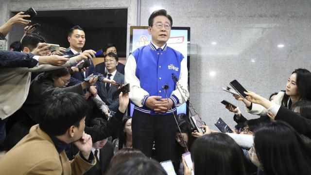 South Korea's main opposition Democratic Party (DP) leader Lee Jae-myung, center, speaks to reporters after watching TV broadcasting results of exit polls for the parliamentary election at the National Assembly on Wednesday, April 10, 2024 in Seoul, South Korea. (Chung Sung-Jun/Pool Photos via AP) South Korea's main opposition Democratic Party (DP) leader Lee Jae-myung, center, speaks to reporters after watching TV broadcasting results of exit polls for the parliamentary election at the National Assembly on Wednesday, April 10, 2024 in Seoul, South Korea. (Chung Sung-Jun/Pool Photos via AP)