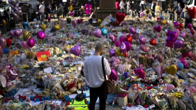 FILE - A man stands next to flowers for the victims of a bombing at St. Ann's Square in central Manchester, England, May 26, 2017. More than 250 survivors of the suicide bombing that killed 22 people at a 2017 Ariana Grande concert in Manchester, England, are taking legal action against Britain's domestic intelligence agency, lawyers said Sunday, April 14, 2024. (AP Photo/Emilio Morenatti, File) FILE - A man stands next to flowers for the victims of a bombing at St. Ann's Square in central Manchester, England, May 26, 2017. More than 250 survivors of the suicide bombing that killed 22 people at a 2017 Ariana Grande concert in Manchester, England, are taking legal action against Britain's domestic intelligence agency, lawyers said Sunday, April 14, 2024. (AP Photo/Emilio Morenatti, File)