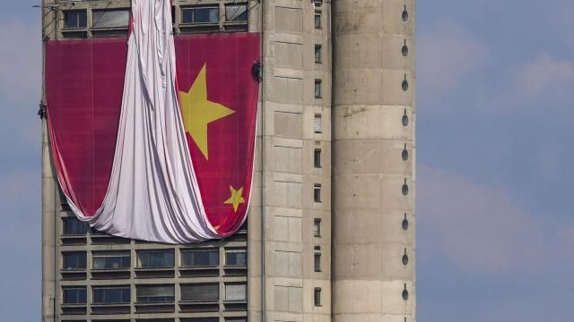 Workers hang on ropes to install a giant Chinese national flag on a skyscraper that is a symbolic gateway leading into the city from the airport, in Belgrade, Serbia, Saturday, May 4, 2024. Chinese leader Xi Jinping's visit to European ally Serbia on Tuesday falls on a symbolic date: the 25th anniversary of the bombing of the Chinese Embassy in Belgrade during NATO's air war over Kosovo. (AP Photo/Darko Vojinovic) Workers hang on ropes to install a giant Chinese national flag on a skyscraper that is a symbolic gateway leading into the city from the airport, in Belgrade, Serbia, Saturday, May 4, 2024. Chinese leader Xi Jinping's visit to European ally Serbia on Tuesday falls on a symbolic date: the 25th anniversary of the bombing of the Chinese Embassy in Belgrade during NATO's air war over Kosovo. (AP Photo/Darko Vojinovic)