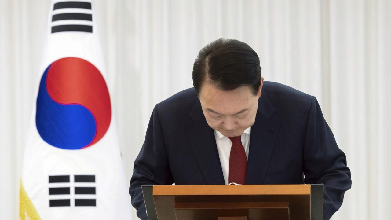 South Korean Investigators Request That Impeached President Appear For ...