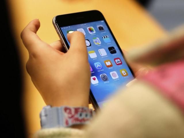 Sophisticated Cyberattack Targets U.S. Officials' Smartphones