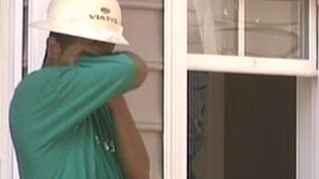 Outdoor Workers Cope With Hot Temperatures