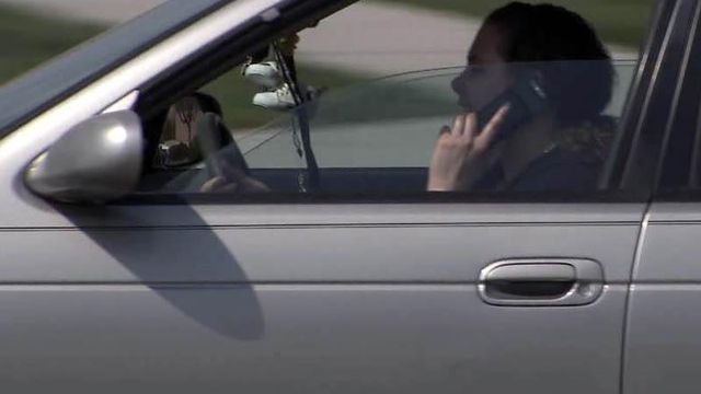 Legislation requiring hands-free phones while driving gains steam