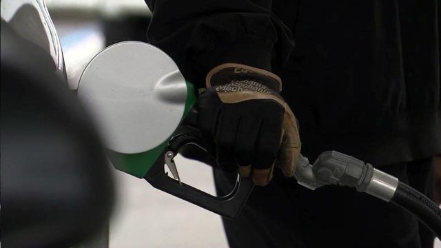 Gas tax to inch down through 2016 under legislative deal