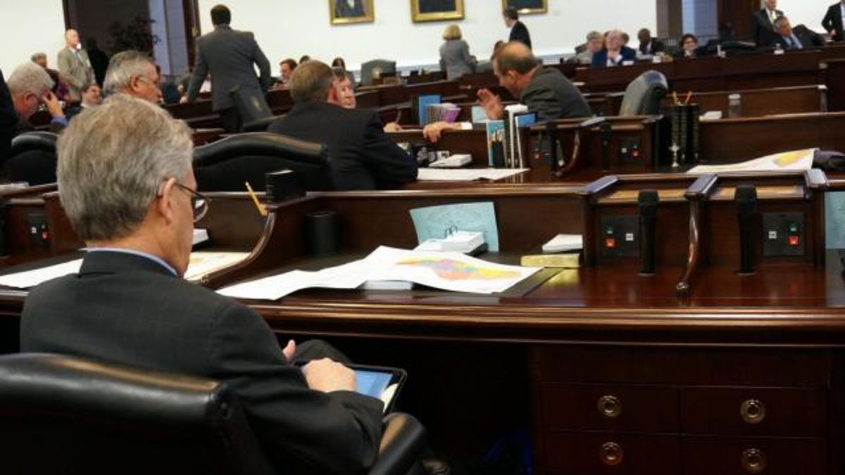 Lawmakers redraw congressional maps