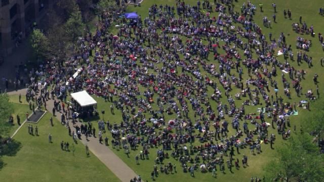 Backers of HB2 crowd Halifax Mall