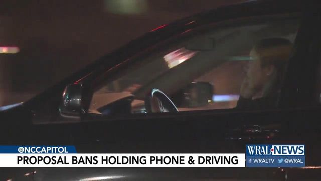 Lawmakers eye plan to prevent drivers from holding cell phones