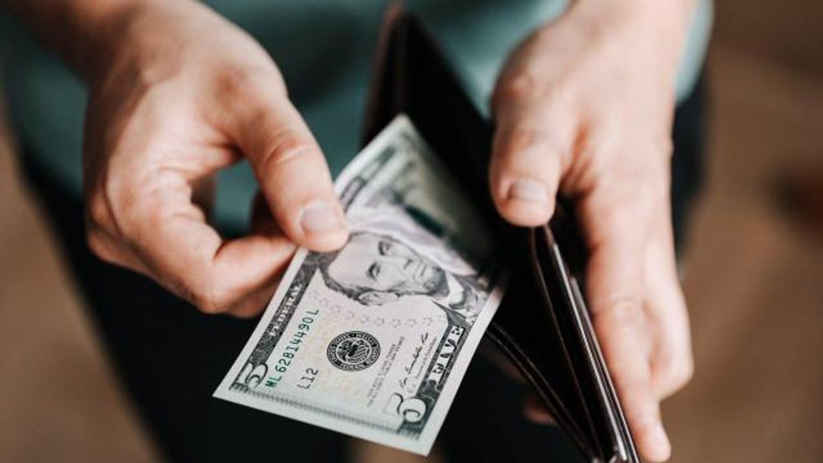 Wallet, Money photo from pexels, taken by Karolina Grabowska