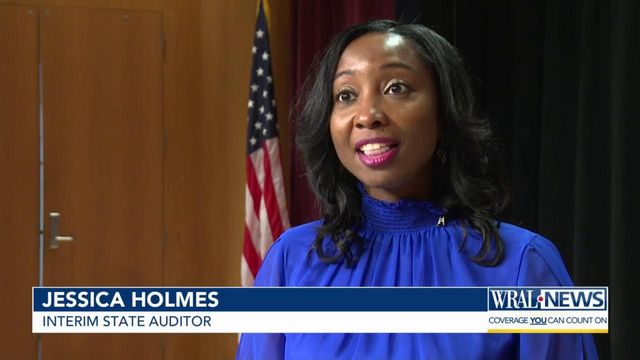 Holmes promises transparency, integrity in taking state auditor office
