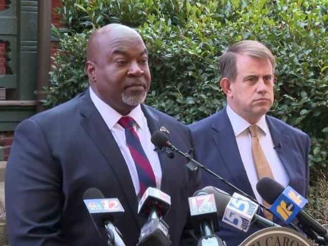 罗宾逊起诉CNN在色情网站上发表种族主义言论