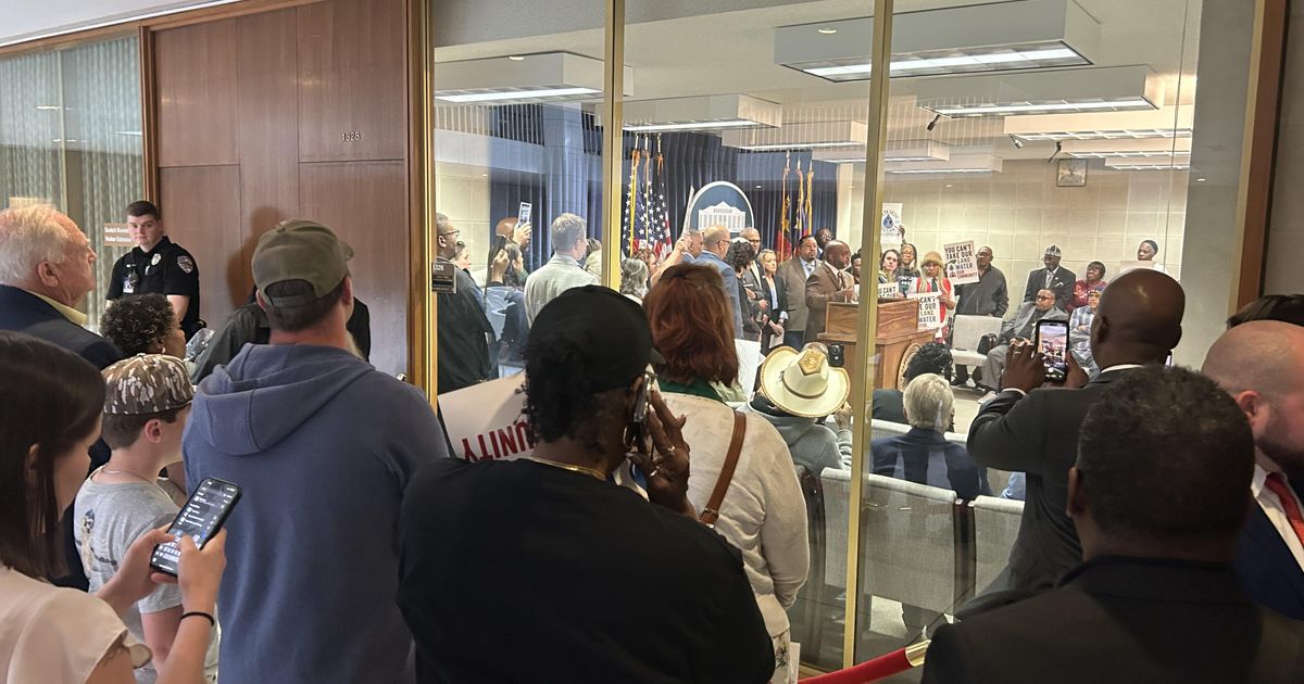 Protesters flood legislature, succeed in defeating land-grab bill over water access