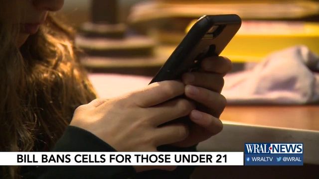 VT bill would ban cellphones for people under 21