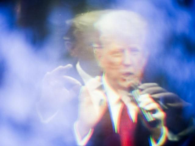 トランプはもはや労働者階級を擁護するふりすらしていない