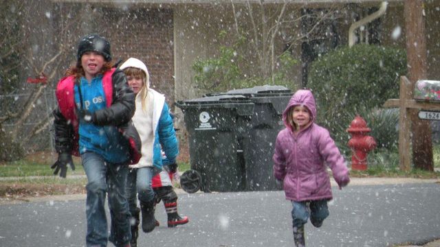 Schools dismissed early for snow threat