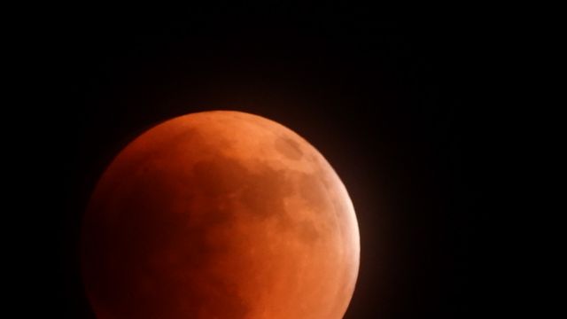 WRAL photojournalist captures 'blood moon'