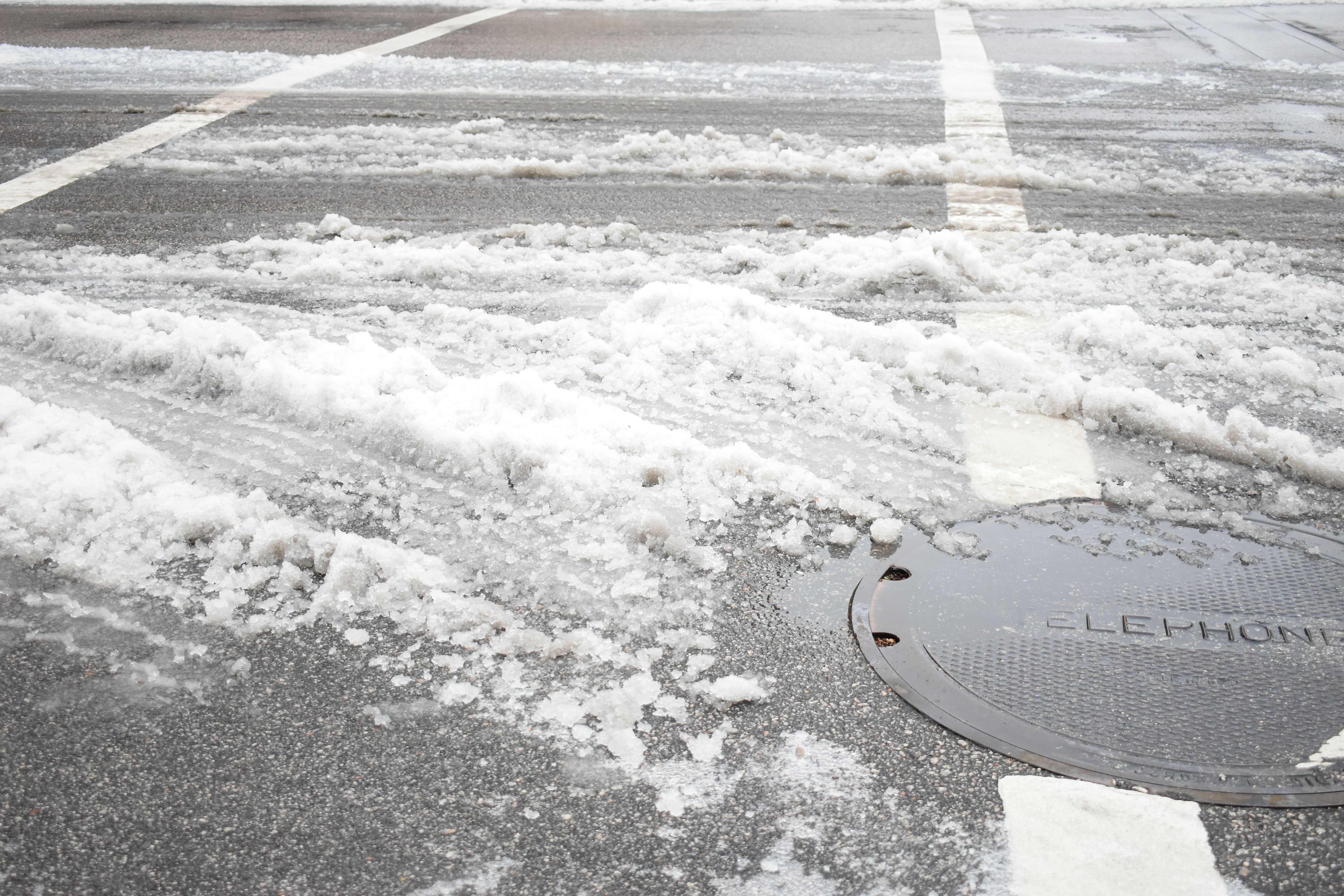 Ice storm 4 a.m. update: Sunshine on Monday could help melt ice before refreezing