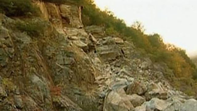 10/25/09: Rockslide closes I-40 in western N.C.