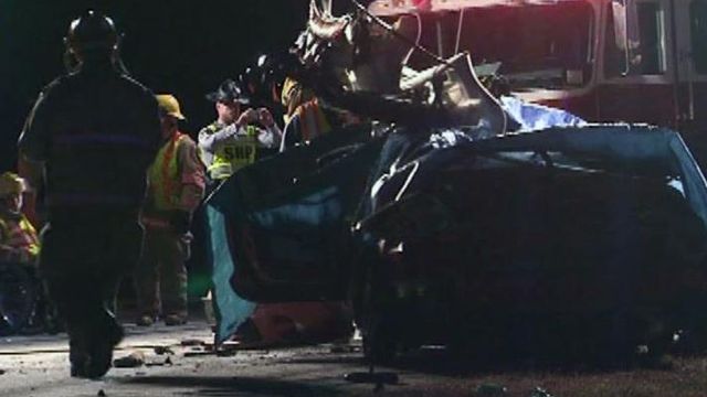 Double fatal crash closes I-40W