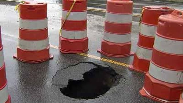 Sinkhole shuts down Fayetteville road for weeks