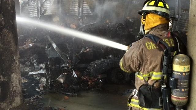 Raw: Truck fire closes I-95