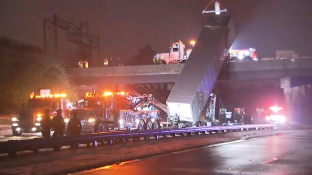 Timelapse: After sliding off overpass, truck carefully lowered from vertical position