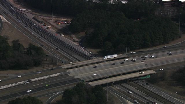 Sky 5 flies over I-40 crash near Raleigh, Cary