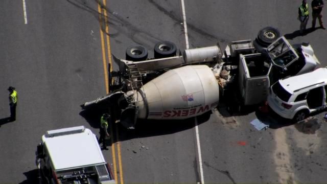 1 killed in crash of concrete mixer, van in Harnett County