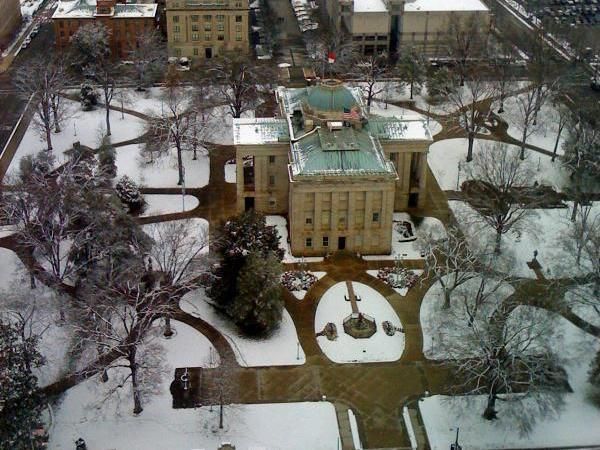 Raleigh Capitol building snow