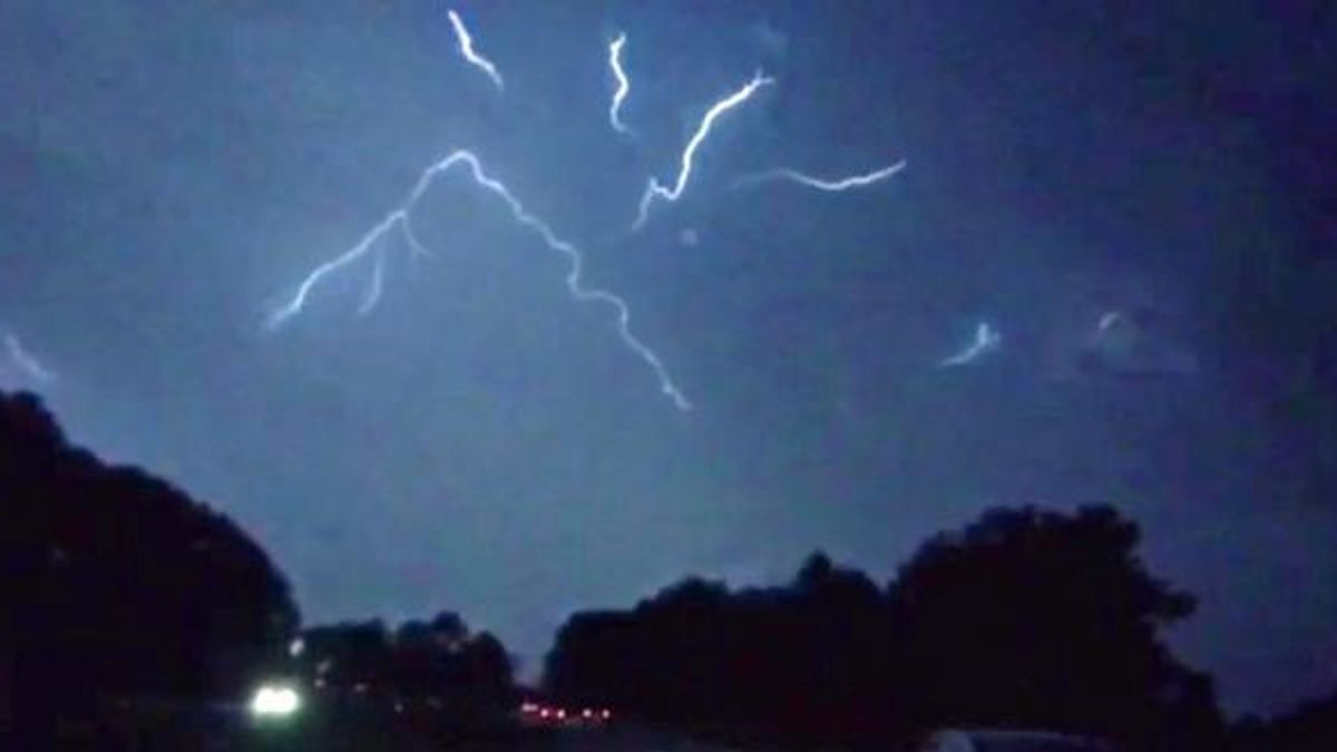 what is heat lightning