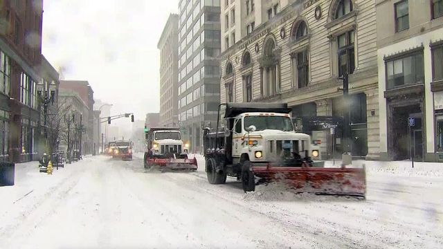 Winter storm continues to batter East Coast