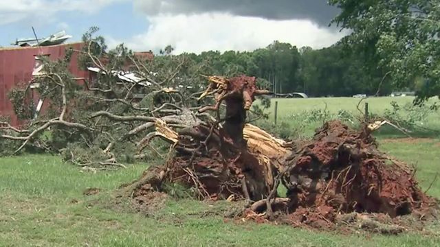 1 minute, 1 mile: Small tornado does plenty of damage